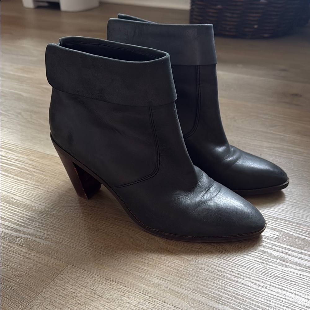 Elegant Gray Ankle Boots